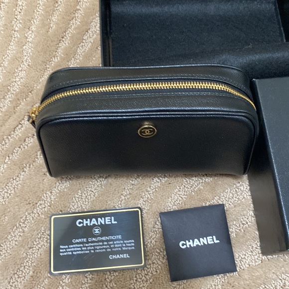 Authentic Chanel clutch or toiletry bag - Picture 2 of 11